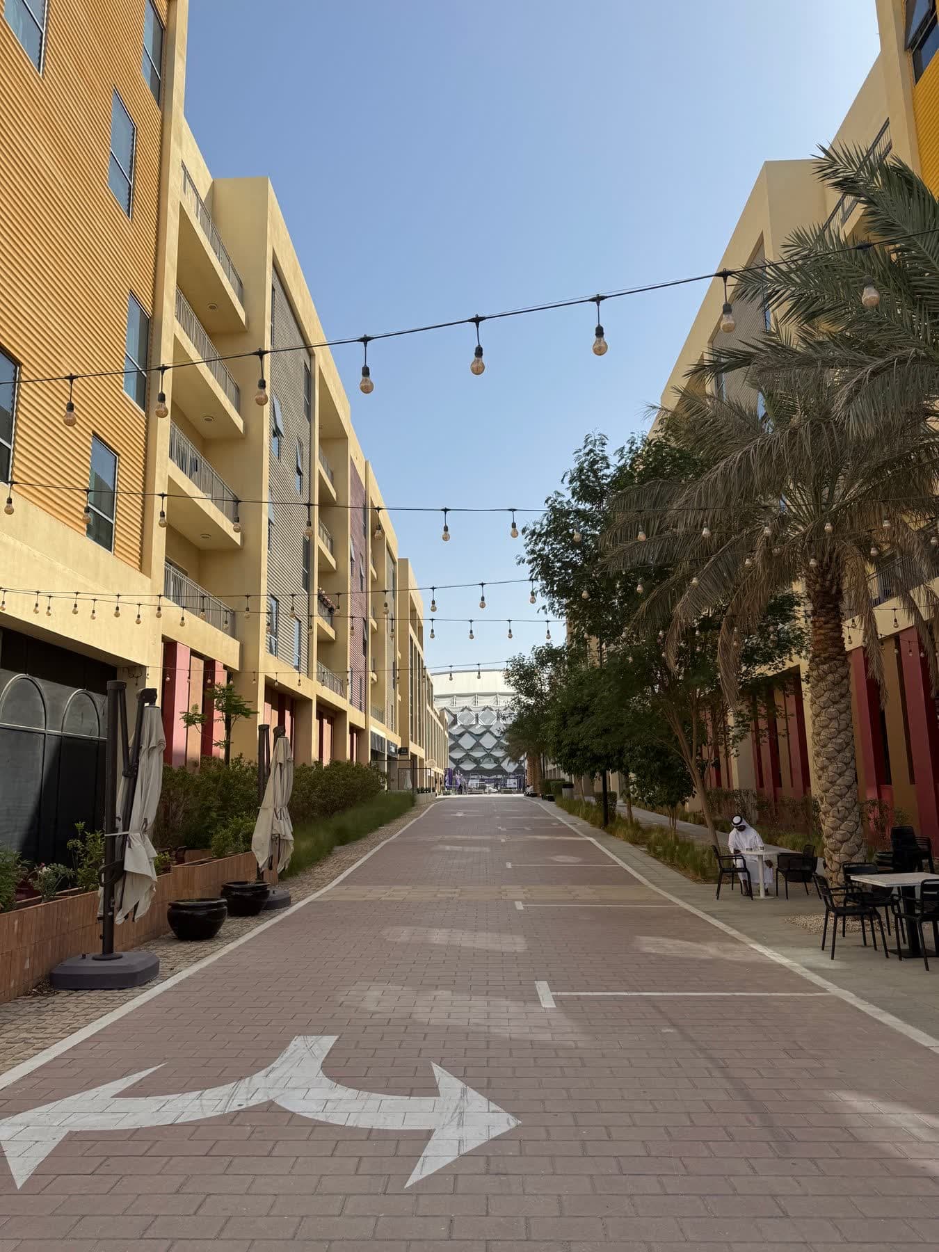 A pedestrian street near the stadium in Al Ain; photographed by Takeki Shinkawa during his visit.