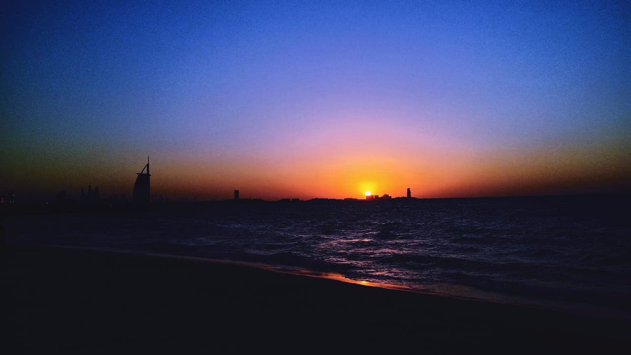 Kite Beach is a coastal option; paid facilities and activities have their own charges.
